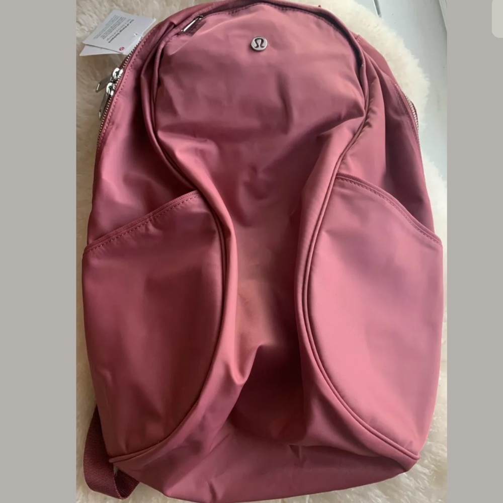 LULULEMON OUT OF RANGE 🎒 20L - Picture 5 of 9